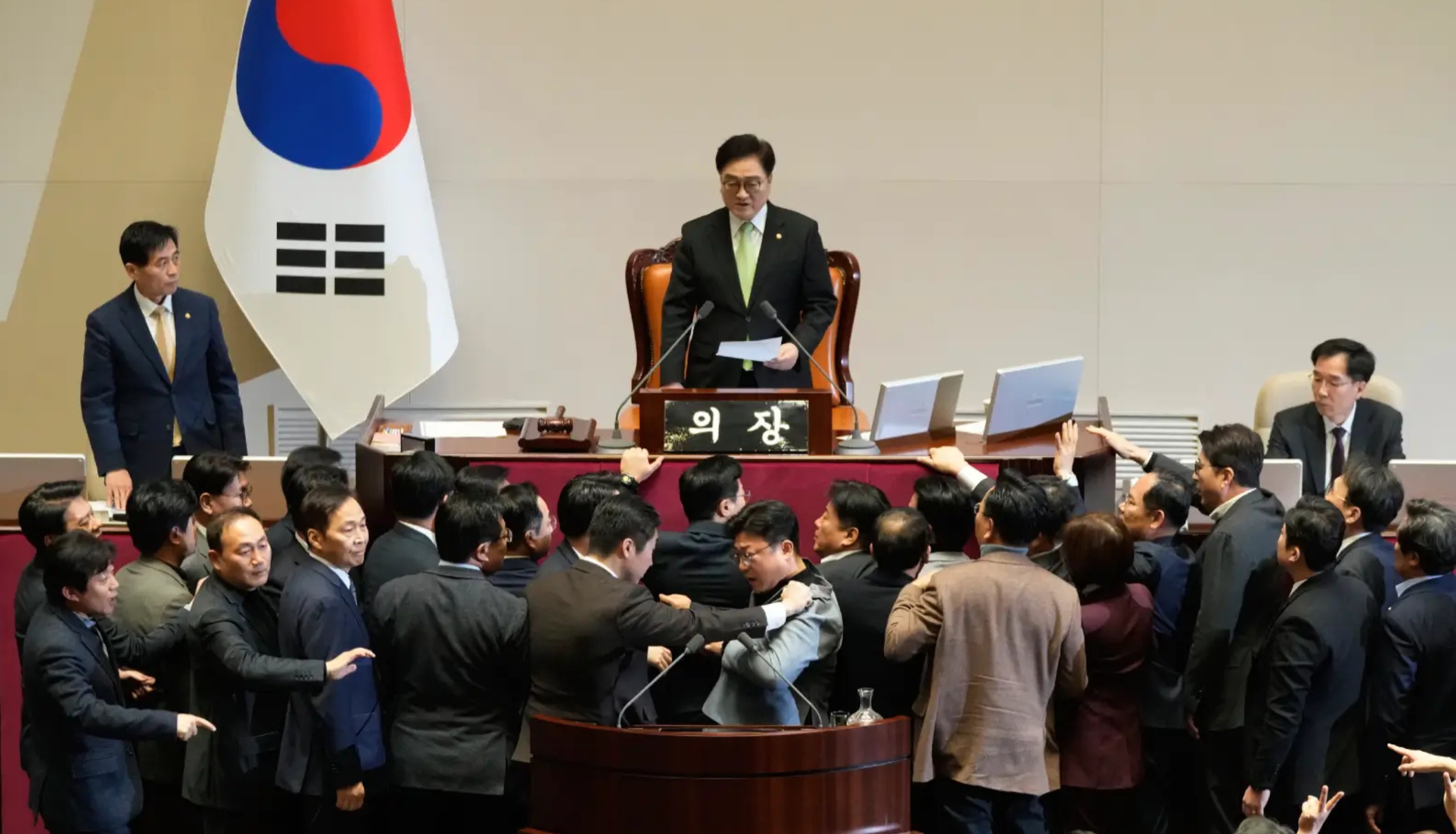 [한국 민주주의 퇴행 진단 시리즈] ④ 한국 정치엘리트와 민주주의 퇴행